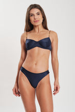 Carica l'immagine nel visualizzatore di Gallery, Model Front: Blueman Slip Bottom Navy-Blue Arriba
