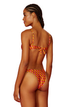 Carica l'immagine nel visualizzatore di Gallery, Model Back: Blueman Slip Bottom Ai-Meu-Coracao Asa-Delta
