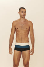 Carica l'immagine nel visualizzatore di Gallery, Model Front: Blueman Sunga / Boxer Sunga Army Crepusculo Preto
