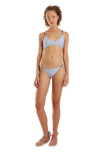 Carica l'immagine nel visualizzatore di Gallery, Model Front: Blueman Slip Bottom Ploc Azul
