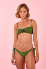 Carica l'immagine nel visualizzatore di Gallery, Model Front: Blueman Slip Bottom Green Angel
