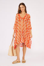 Carica l'immagine nel visualizzatore di Gallery, Model Front: Blueman Midi Dress Laranja Midi Dress Tricot
