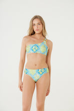 Carica l'immagine nel visualizzatore di Gallery, Model Front: Blueman Reggiseno Top Milano Cannes Polen
