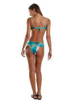 Carica l'immagine nel visualizzatore di Gallery, Model Back: Blueman Reggiseno Top Australia Blue
