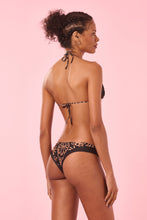 Carica l'immagine nel visualizzatore di Gallery, Model Back: Blueman Slip Bottom Aina Cancun
