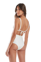 Carica l'immagine nel visualizzatore di Gallery, Model Back: Blueman Reggiseno Top Bordado Rechilieu Off White
