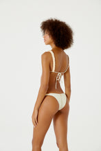 Carica l'immagine nel visualizzatore di Gallery, Model Back: Blueman Slip Bottom Malibu Bordado Off White
