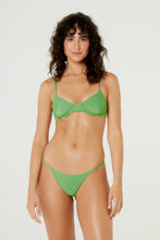 Carica l'immagine nel visualizzatore di Gallery, Model Front: Blueman Slip Bottom Pepe New Fox Verde
