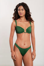 Carica l'immagine nel visualizzatore di Gallery, Model Front: Blueman Reggiseno Top Green Quenia
