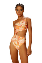 Carica l'immagine nel visualizzatore di Gallery, Model Front: Blueman Intero Maio Emma Florest Salmao
