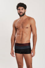 Carica l'immagine nel visualizzatore di Gallery, Model Front: Blueman Sunga / Boxer Sunga Army Crepusculo Vinho
