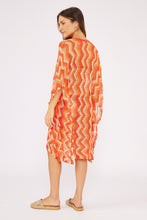 Carica l'immagine nel visualizzatore di Gallery, Model Back: Blueman Midi Dress Laranja Midi Dress Tricot
