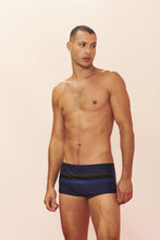 Carica l'immagine nel visualizzatore di Gallery, Model Front: Blueman Sunga / Boxer Sunga Army Mondello Azul-Marinho
