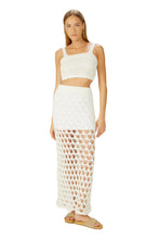 Carica l'immagine nel visualizzatore di Gallery, Model Front: Blueman Gonna Da Spiaggia Off-White Saia-Tricot
