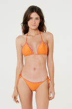 Carica l'immagine nel visualizzatore di Gallery, Model Front: Blueman Reggiseno Top Foam Dotted Tahity Laranja
