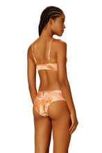 Carica l'immagine nel visualizzatore di Gallery, Image 05: Blueman Reggiseno Top Florest-Salmao Bardot
