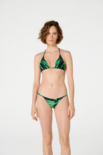 Carica l'immagine nel visualizzatore di Gallery, Model Front: Blueman Slip Bottom Point Tie Dye Verde
