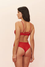Carica l'immagine nel visualizzatore di Gallery, Model Back: Blueman Reggiseno Top Vermelho Surfista
