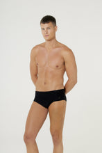 Carica l'immagine nel visualizzatore di Gallery, Model Front: Blueman Sunga / Boxer Sunga Country Preto

