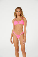 Carica l'immagine nel visualizzatore di Gallery, Model Front: Blueman Slip Bottom Catita Super Neon Rosa

