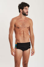 Carica l'immagine nel visualizzatore di Gallery, Model Front: Blueman Sunga / Boxer Sunga Country Lux Listras Rainbow
