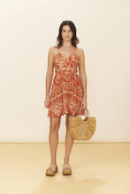 Carica l'immagine nel visualizzatore di Gallery, Model Front: Blueman Mini Dress Dress Resina Brisa-Suave

