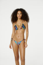 Carica l'immagine nel visualizzatore di Gallery, Model Front: Blueman Slip Bottom Tahiti Tupinamba
