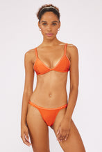 Carica l'immagine nel visualizzatore di Gallery, Model Front: Blueman Reggiseno Top Laranja Dance-Pesponto
