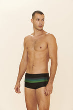 Carica l'immagine nel visualizzatore di Gallery, Model Front: Blueman Sunga / Boxer Sunga Army Mondello Preto
