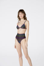 Carica l'immagine nel visualizzatore di Gallery, Model Front: Blueman Reggiseno Top Friso Raios Degrade
