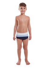 Carica l'immagine nel visualizzatore di Gallery, Model Front: Blueman Costume Ragazzo Sunga Army Crepusculo Fresh Marinho Inf
