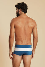 Carica l'immagine nel visualizzatore di Gallery, Model Back: Blueman Sunga / Boxer Sunga Army Crepúsculo Bicolor Liso Azul
