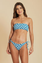 Carica l'immagine nel visualizzatore di Gallery, Model Front: Blueman Slip Bottom Xadrez Angel
