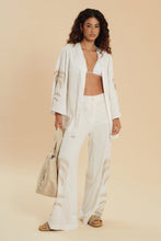Carica l'immagine nel visualizzatore di Gallery, Model Front: Blueman Caftano / Copricostume Offwhite Kimono Tropical
