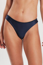 Carica l'immagine nel visualizzatore di Gallery, Gallery: Blueman Slip Bottom Navy-Blue Arriba
