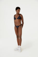 Carica l'immagine nel visualizzatore di Gallery, Model Front: Blueman Slip Bottom Zuma Liso Preto
