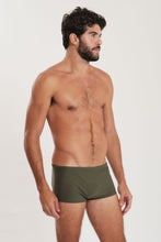 Carica l'immagine nel visualizzatore di Gallery, Model Front: Blueman Sunga / Boxer Sunga Army Fit Lisa Verde
