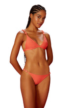 Carica l'immagine nel visualizzatore di Gallery, Model Front: Blueman Completo Set Salmao Drops
