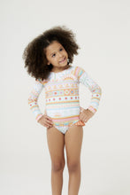 Carica l'immagine nel visualizzatore di Gallery, Model Front: Blueman Intero Bambina Maio Amber Saudacao Ao Sol Inf

