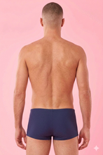 Carica l'immagine nel visualizzatore di Gallery, Model Back: Blueman Sunga / Boxer Sunga Army Lisa Azul Marinho
