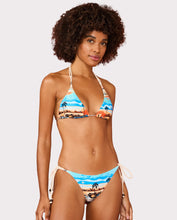 Carica l'immagine nel visualizzatore di Gallery, Model Front: Blueman Slip Bottom Canoa-Quebrada Inside-Corda
