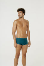 Carica l'immagine nel visualizzatore di Gallery, Model Front: Blueman Sunga / Boxer Sunga Berlim Liso Verde V24
