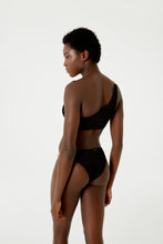 Carica l'immagine nel visualizzatore di Gallery, Model Back: Blueman Slip Bottom Textura Wavy Shine Preto
