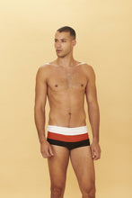 Carica l'immagine nel visualizzatore di Gallery, Model Front: Blueman Sunga / Boxer Sunga Army Crepusculo Laranja
