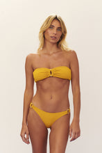 Carica l'immagine nel visualizzatore di Gallery, Model Front: Blueman Reggiseno Top Seiva-Doce-Amarela Jade
