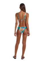 Carica l'immagine nel visualizzatore di Gallery, Model Back: Blueman Reggiseno Top Pacifico Blue
