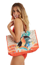 Carica l&#39;immagine nel visualizzatore di Gallery, Model Front: Blueman Borsa Da Spiaggia Bolsa Alca Ilhos Tropical Mess
