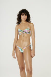 Model Front: Blueman Slip Bottom Bay Tahity Tie Universo Solar
