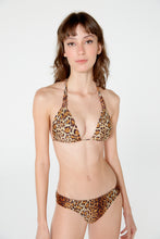 Carica l&#39;immagine nel visualizzatore di Gallery, Model Front: Blueman Slip Bottom Caribe New Pacifico Pintada
