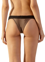 Carica l&#39;immagine nel visualizzatore di Gallery, Model Back: Blueman Slip Bottom Matelasse Caramelo Preto

